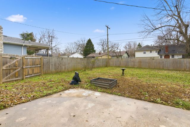 1028 E Greenwood Street, Springfield, MO 65807