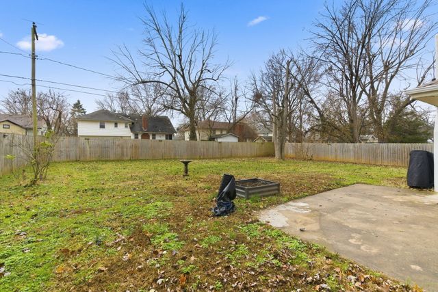 1028 E Greenwood Street, Springfield, MO 65807