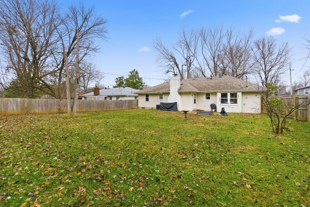 1028 E Greenwood Street, Springfield, MO 65807