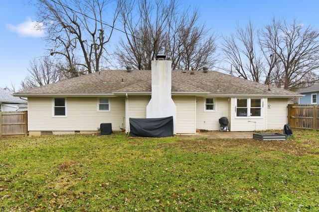 1028 E Greenwood Street, Springfield, MO 65807