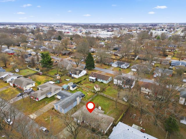 1028 E Greenwood Street, Springfield, MO 65807