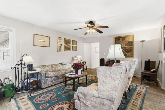 1028 E Greenwood Street, Springfield, MO 65807