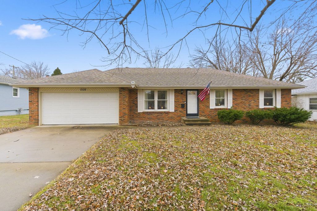 1028 E Greenwood Street, Springfield, MO 65807