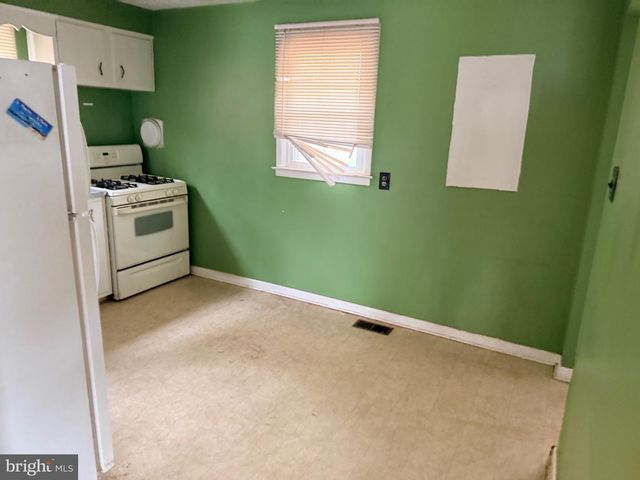 426 S WILLOW AVE, Absecon, NJ 08205