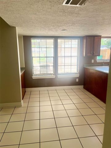 3130 Beaver Glen Drive, Kingwood, TX 77339