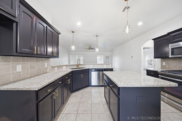 4018 W 105th Street S, Jenks, OK 74037