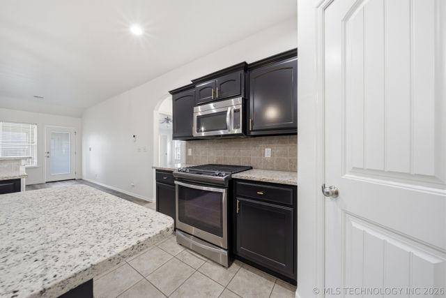 4018 W 105th Street S, Jenks, OK 74037