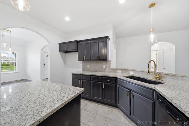 4018 W 105th Street S, Jenks, OK 74037