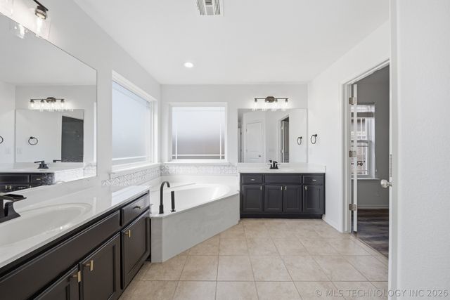 4018 W 105th Street S, Jenks, OK 74037