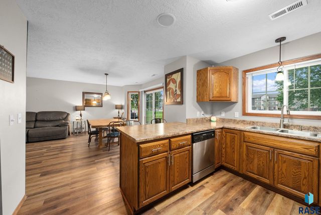 1323 N Fir Pl, Sioux Falls, SD 57107