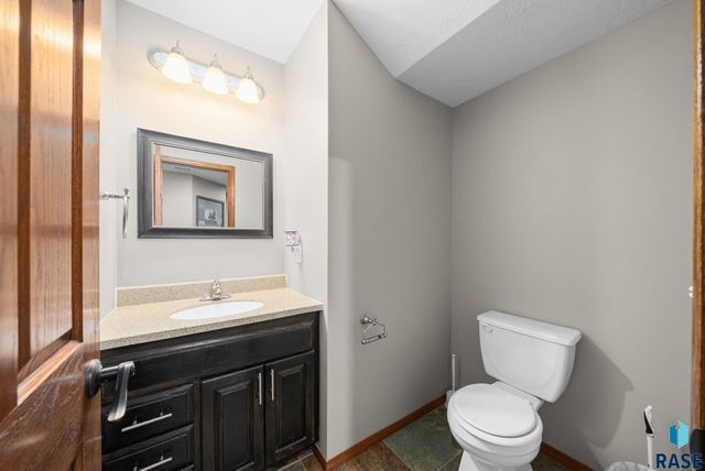 1323 N Fir Pl, Sioux Falls, SD 57107