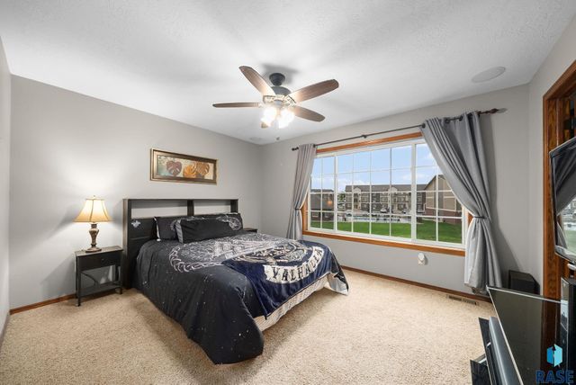 1323 N Fir Pl, Sioux Falls, SD 57107