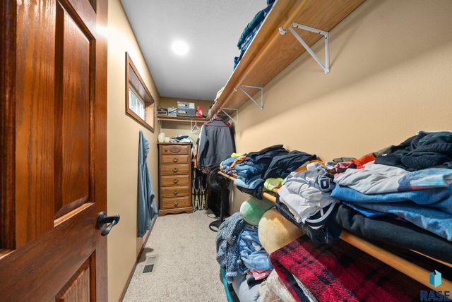 1323 N Fir Pl, Sioux Falls, SD 57107