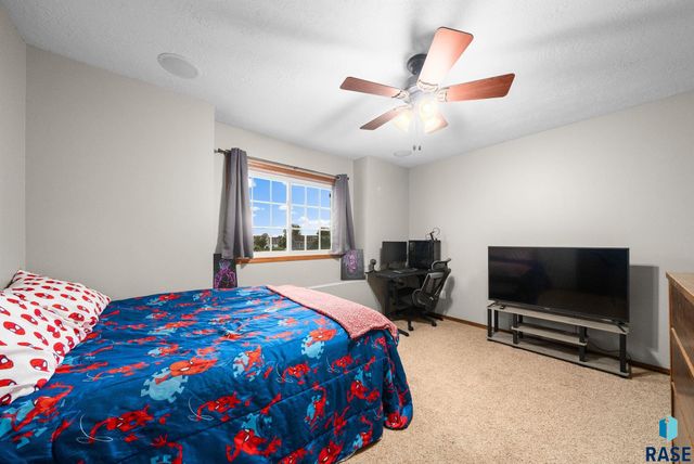 1323 N Fir Pl, Sioux Falls, SD 57107