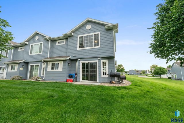 1323 N Fir Pl, Sioux Falls, SD 57107