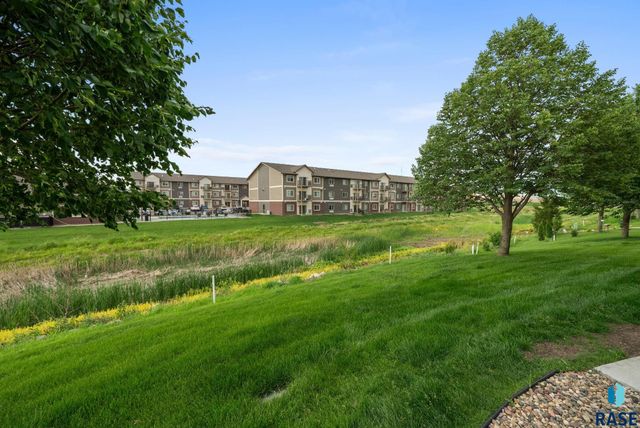 1323 N Fir Pl, Sioux Falls, SD 57107