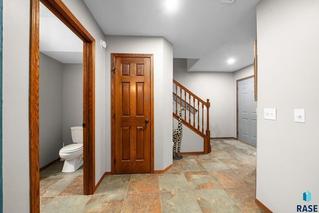 1323 N Fir Pl, Sioux Falls, SD 57107