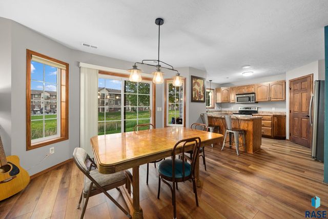 1323 N Fir Pl, Sioux Falls, SD 57107