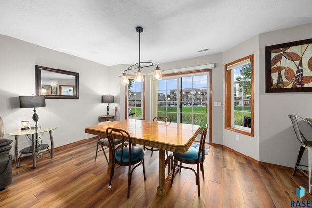 1323 N Fir Pl, Sioux Falls, SD 57107