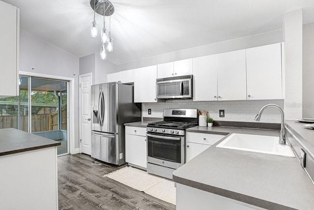 807 CAPE COD CIRCLE, Valrico, FL 33594