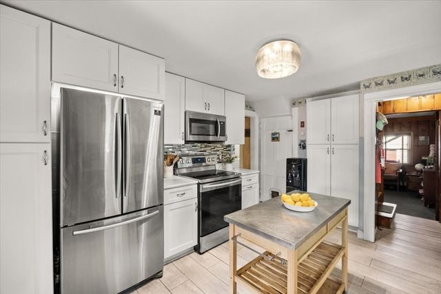 446 Plymouth St, Abington, MA 02351