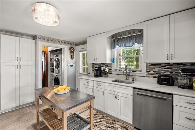 446 Plymouth St, Abington, MA 02351