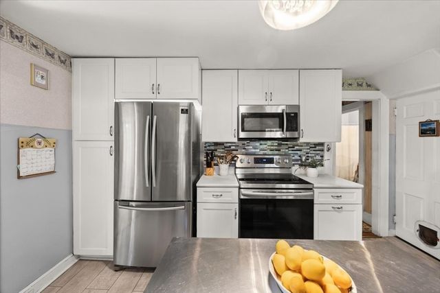 446 Plymouth St, Abington, MA 02351