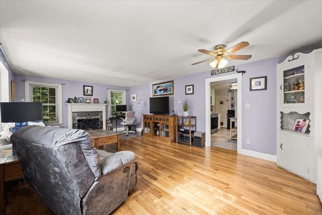 446 Plymouth St, Abington, MA 02351