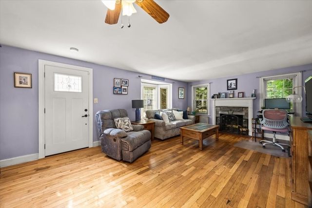 446 Plymouth St, Abington, MA 02351