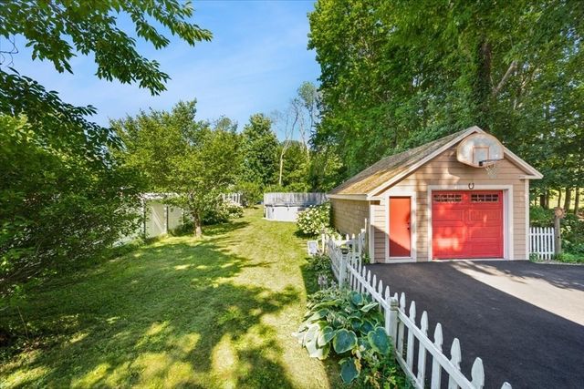 446 Plymouth St, Abington, MA 02351