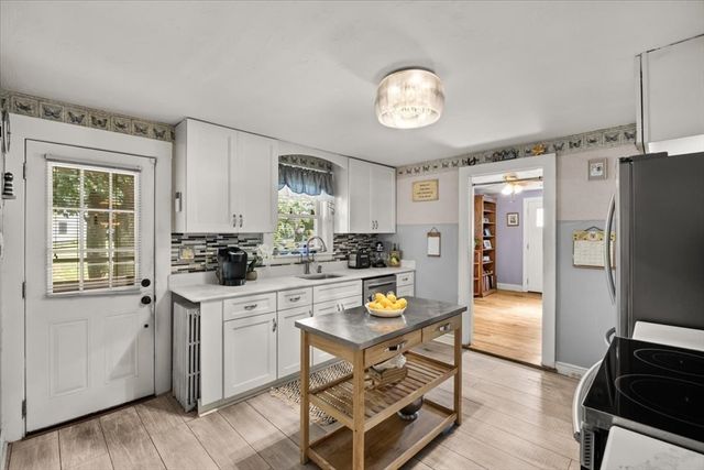 446 Plymouth St, Abington, MA 02351