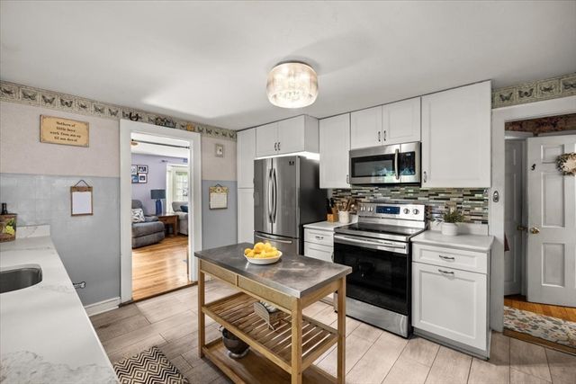 446 Plymouth St, Abington, MA 02351