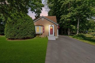 446 Plymouth St, Abington, MA 02351