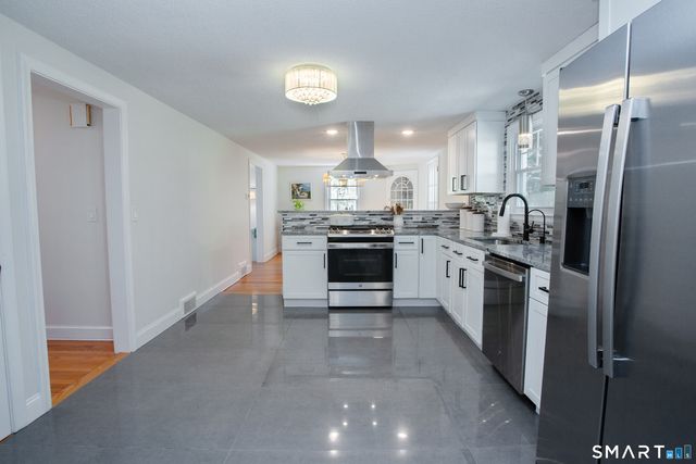 71 Riggs Avenue, West Hartford, CT 06107
