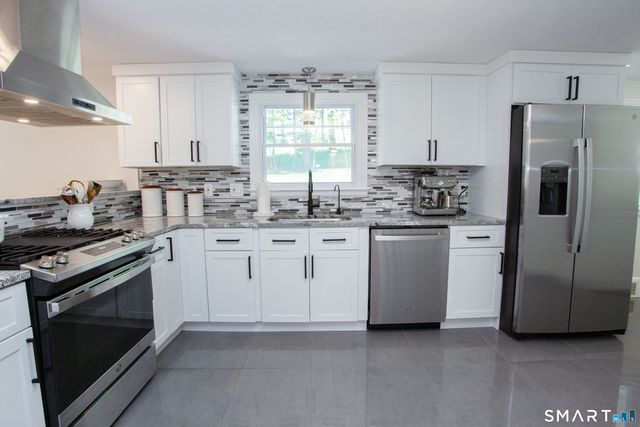 71 Riggs Avenue, West Hartford, CT 06107