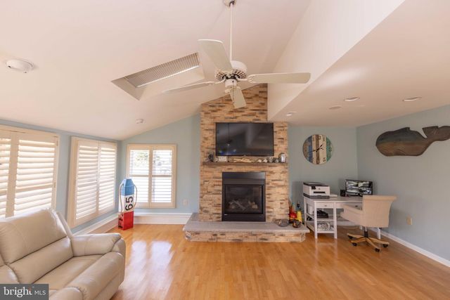 5 HUNTER DR, Tuckerton, NJ 08087