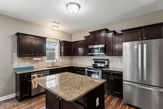 121 Long Pond Drive, Sneads Ferry, NC 28460