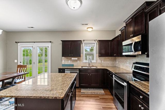 121 Long Pond Drive, Sneads Ferry, NC 28460