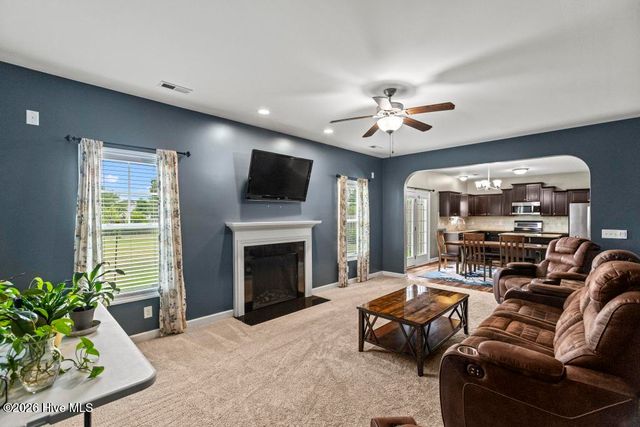 121 Long Pond Drive, Sneads Ferry, NC 28460