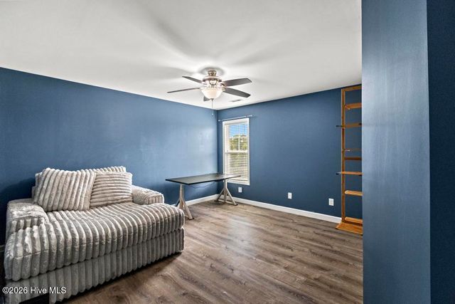 121 Long Pond Drive, Sneads Ferry, NC 28460