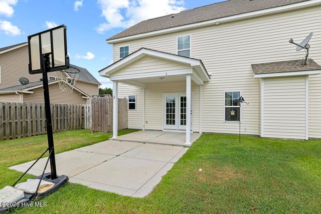 121 Long Pond Drive, Sneads Ferry, NC 28460
