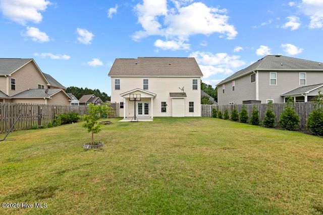 121 Long Pond Drive, Sneads Ferry, NC 28460