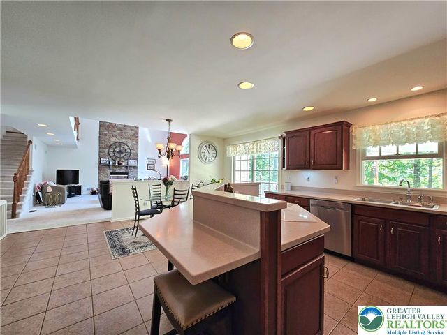 1200 Paxinosa Road East, Forks Twp, PA 18040