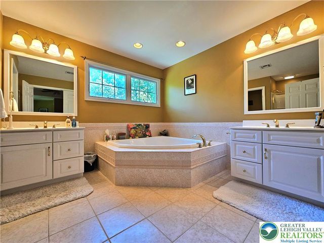 1200 Paxinosa Road East, Forks Twp, PA 18040