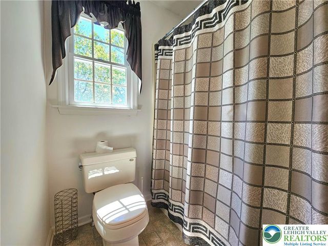 1200 Paxinosa Road East, Forks Twp, PA 18040