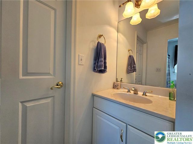 1200 Paxinosa Road East, Forks Twp, PA 18040