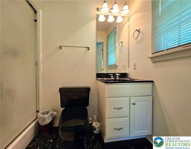 1200 Paxinosa Road East, Forks Twp, PA 18040