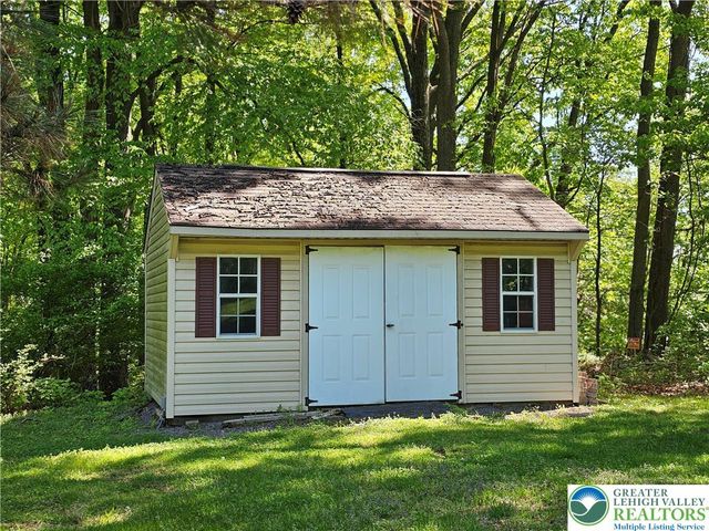1200 Paxinosa Road East, Forks Twp, PA 18040
