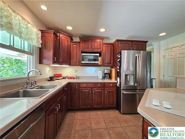 1200 Paxinosa Road East, Forks Twp, PA 18040