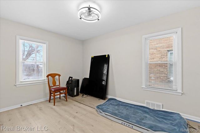 16853 Mansfield Street, Detroit, MI 48235